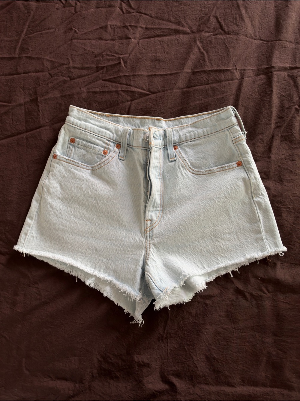 Levi’s 501 high rise denim shorts in a light wash. Size 27